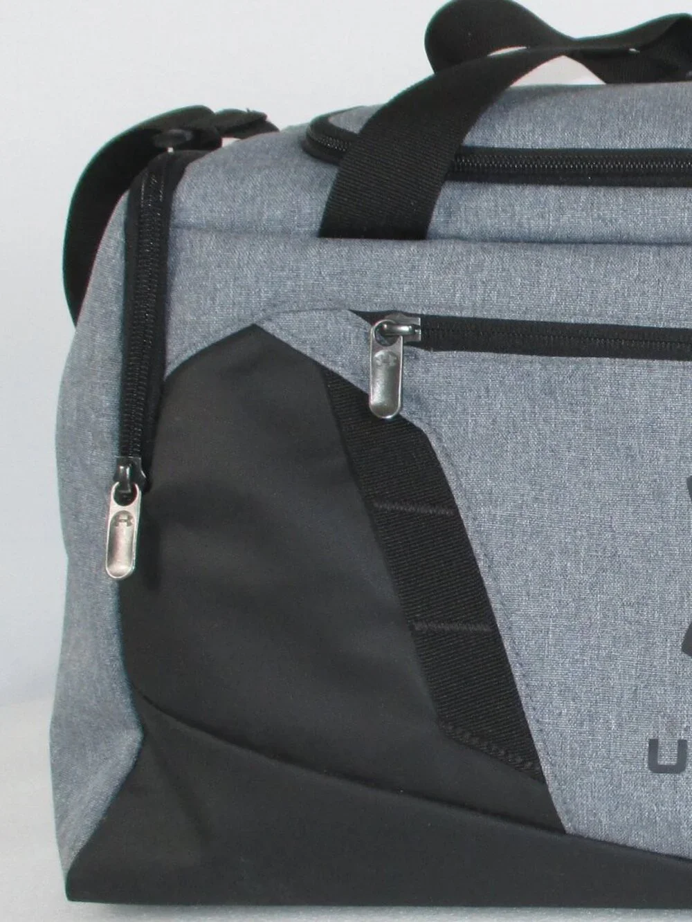 UNDER ARMOUR 